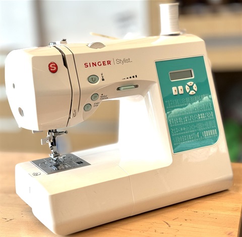 photo of sewing machine Singer Stylist 7258 