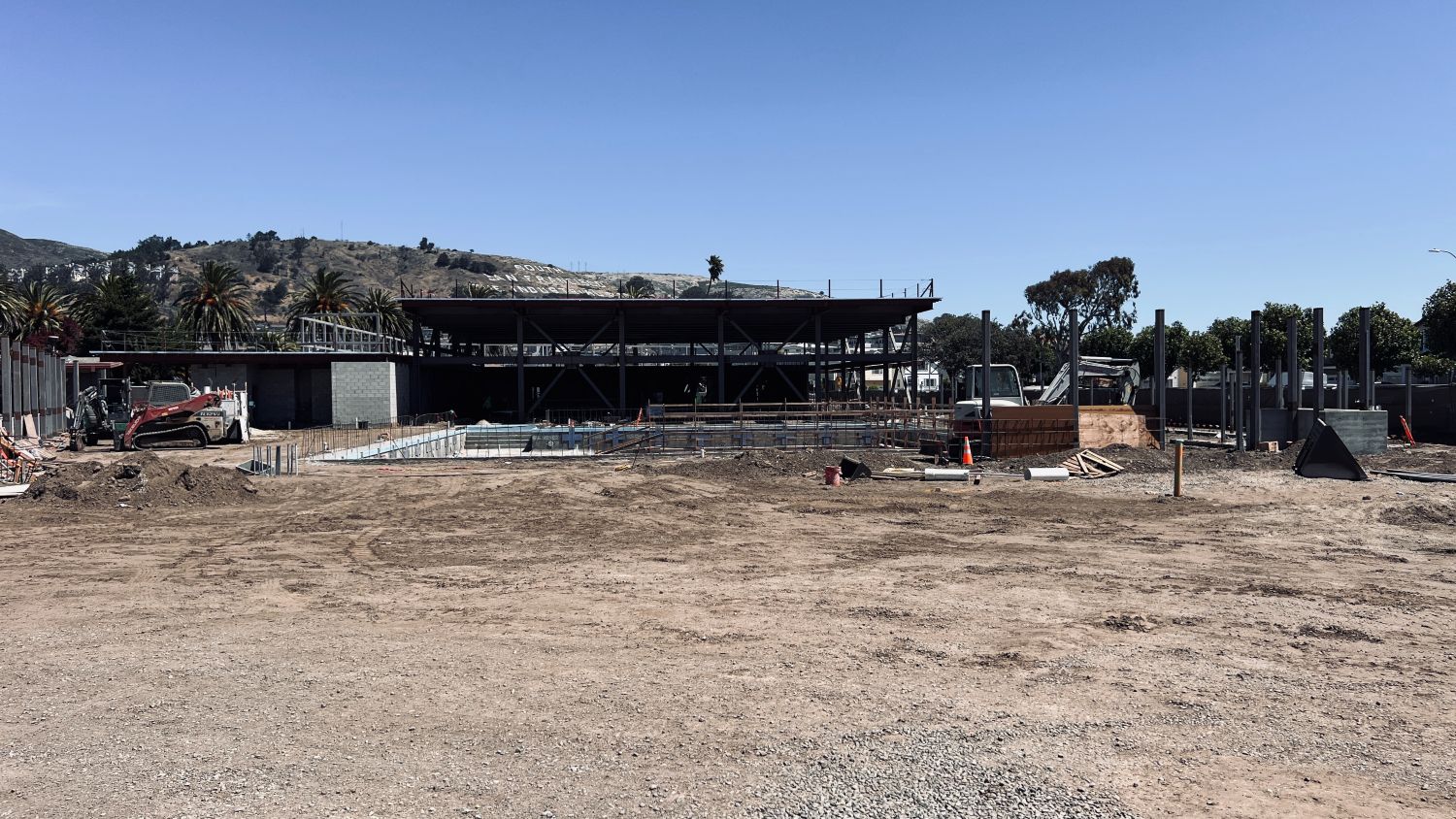 aquatic center windscreen framework