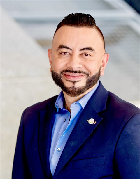 Eddie Flores' headshot