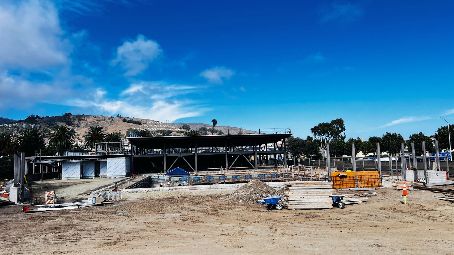 pool construction outside